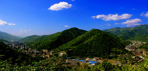 中国西部第一村东岭：从贫困村到千亿“商业帝国”的蜕变