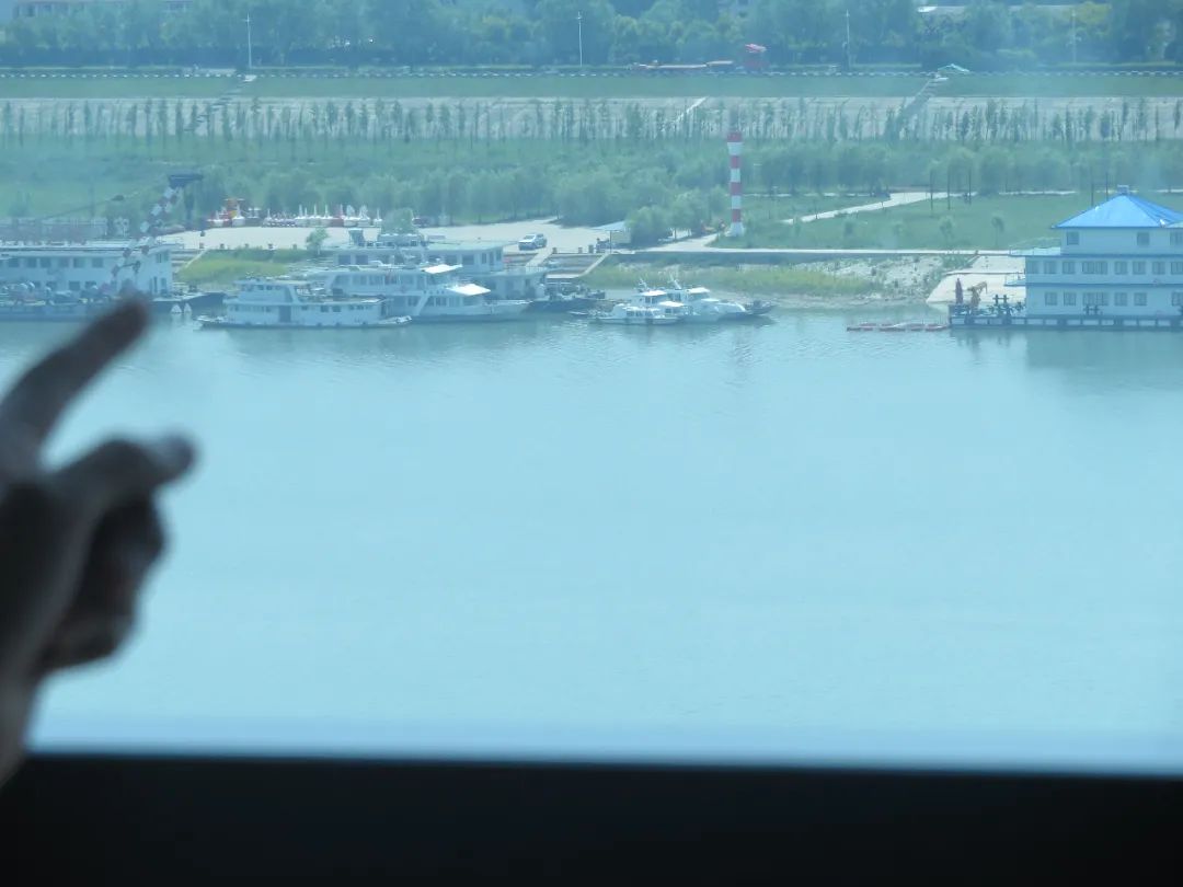 *底卧**、盯梢、贿赂……疯狂的“河砂”