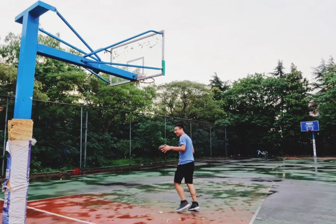 附近松江羽毛球场,打羽毛球找不到球友去哪里找