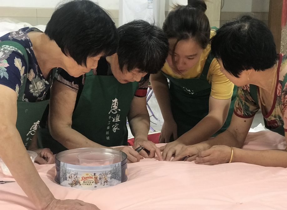 轻松两招带你揭开蚕丝被的真面目,蚕丝被最近新闻