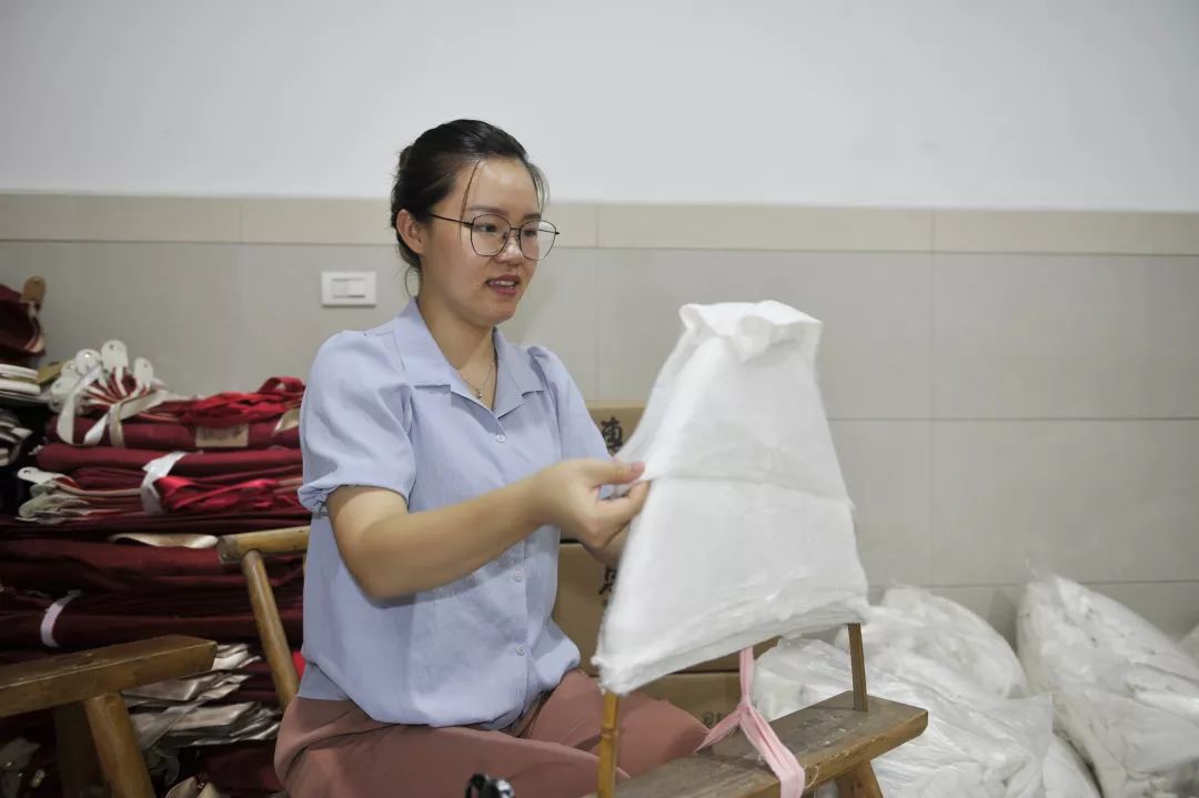 棉花被和蚕丝被到底哪个好,蚕丝被和棉花被哪个好一点