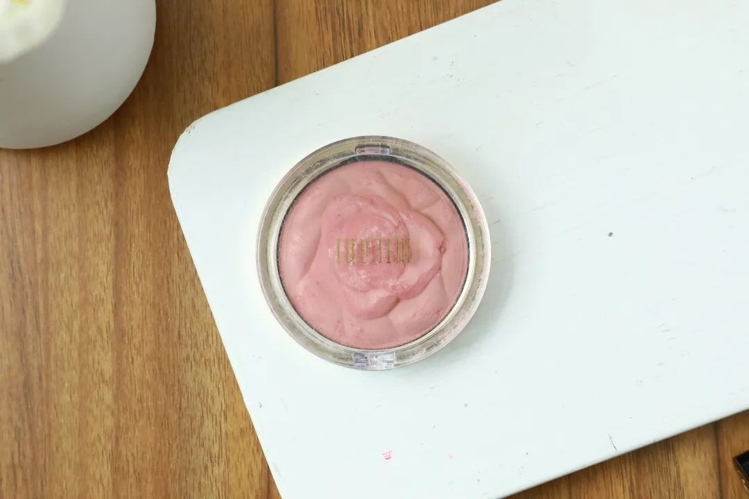 周雨彤祛痘神器,周雨彤的泪沟神器