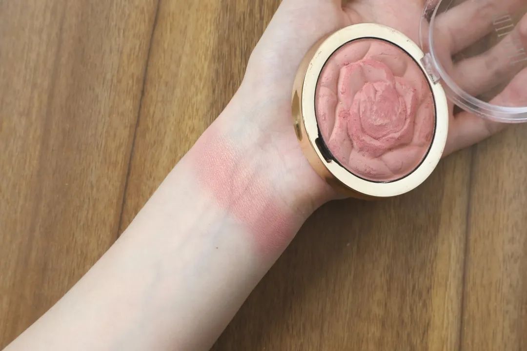 周雨彤祛痘神器,周雨彤的泪沟神器