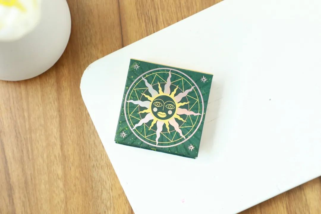 周雨彤泪沟神器,周雨彤的泪沟神器