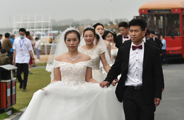 最美情缘婚礼红色衣服,最美情缘军婚婚礼现场