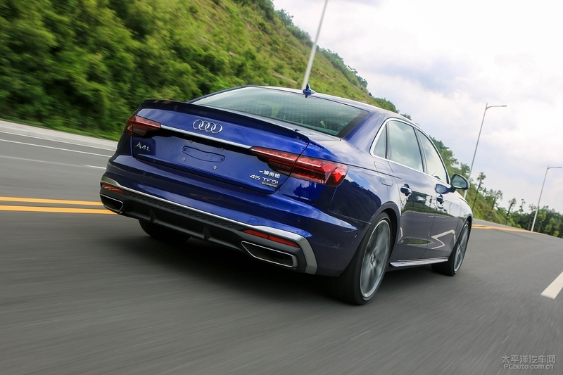 一鸣惊人鉴定,奥迪a4l45tfsi臻选动感型第一视角