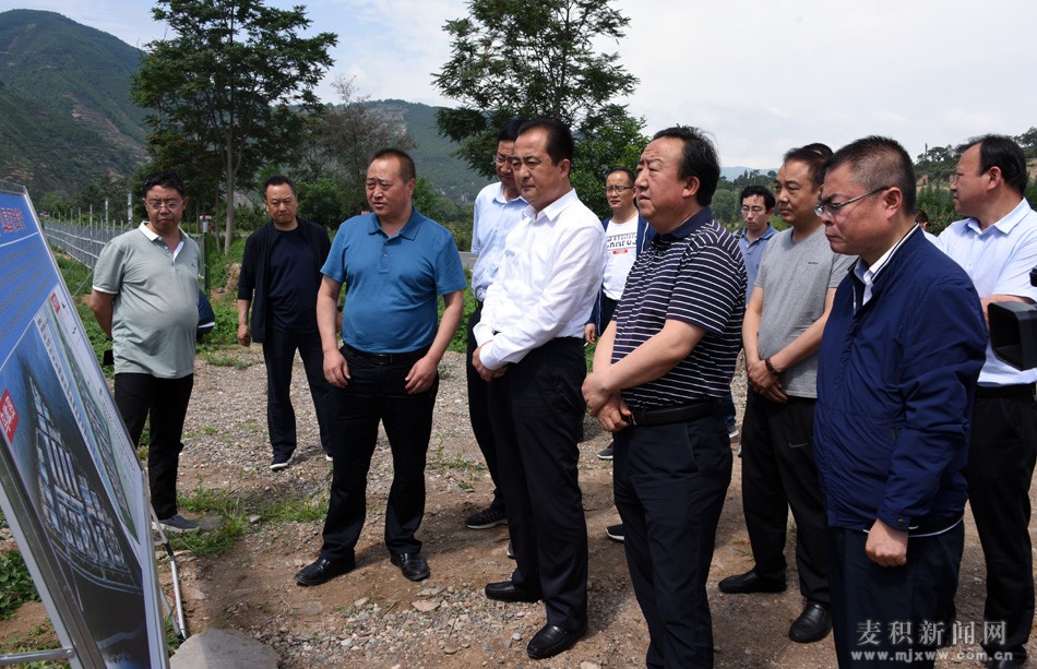 成少平带队督查麦积花椒产业园项目建设情况并召开专题会议
