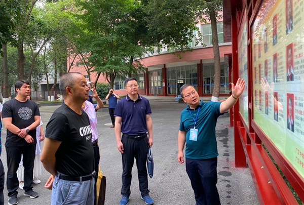 德阳市金沙江路学校就创建“全国规范化家长学校”开展考察学习