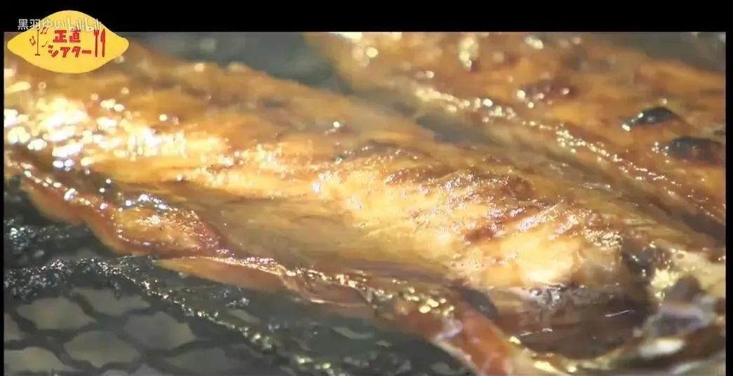 东京惊现“露天烧烤店”！烟大到日本人想报警，可这也太好吃了吧