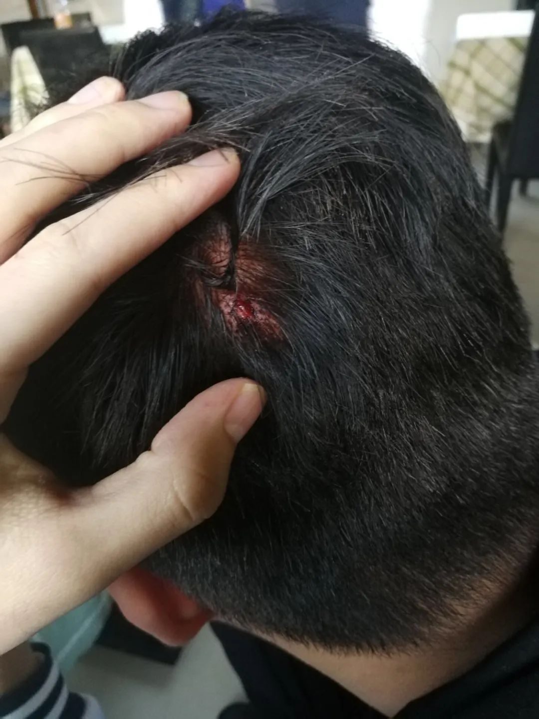 毒打、*脑洗**、诛心，这是抑郁症孩子的“人间炼狱”