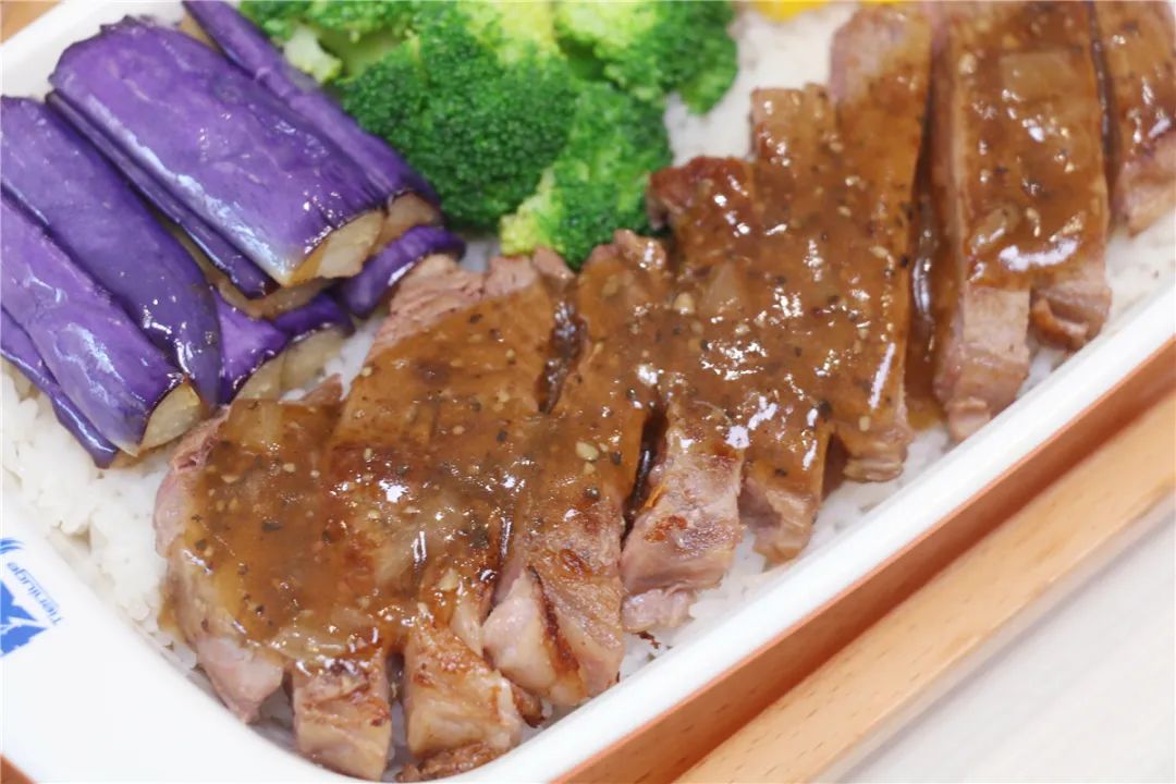 午餐吃什么牛排好吃又简单,晚餐吃什么牛排比较好吃