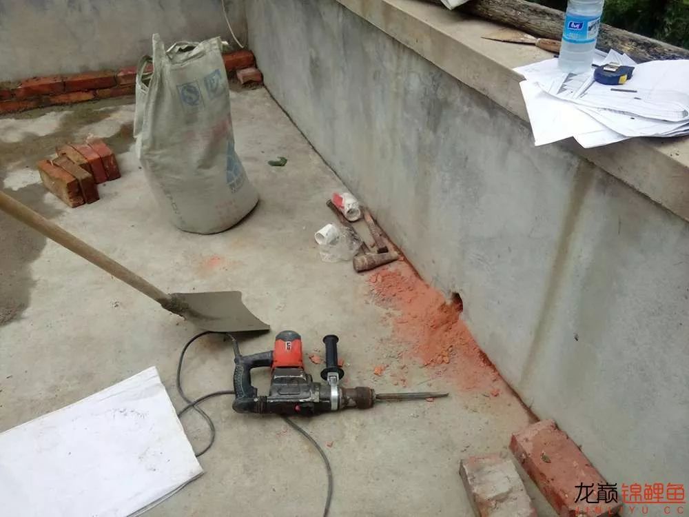 锦鲤池建造施工过程,楼顶怎么施工建锦鲤池