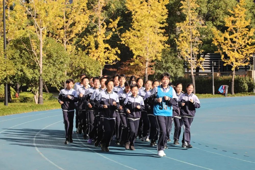 滨江学校体育节,深圳学校每天开设一节体育课