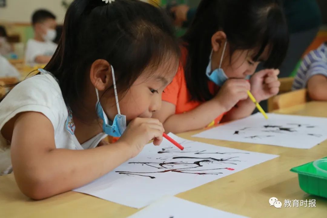 收取“防疫费”、筹钱买空调……家委会风波又起,问题出在哪?