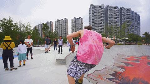 无边泳池、皮划艇湖区、室内篮球馆…原来成都高新的公园里有这么多运动空间！