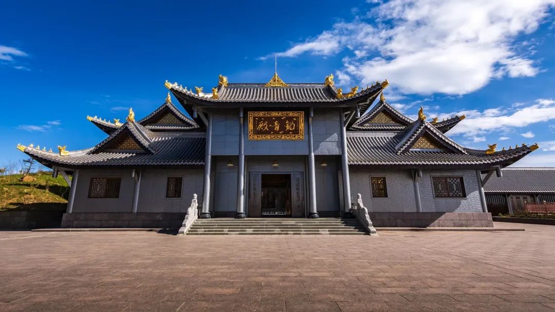 夏日登山看景,夏日峨眉山