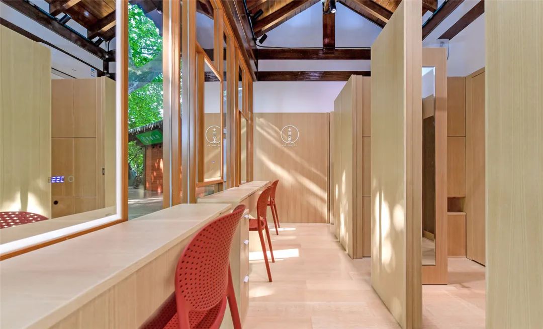 杭州西湖汉服体验馆多少钱一天,想在小镇上开个汉服体验馆