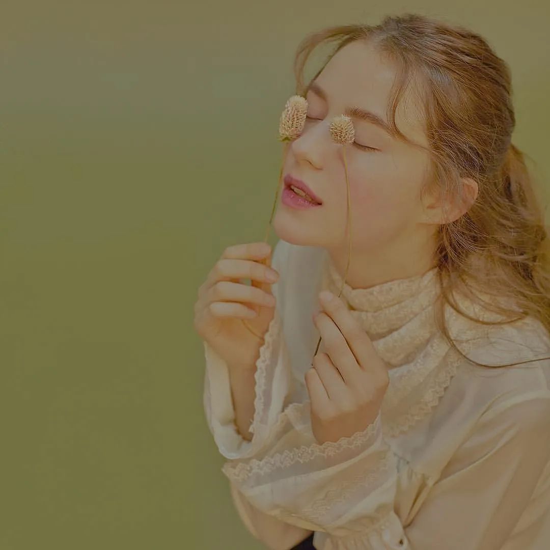 blackpink泫雅摆尾,blackpink全员观看泫雅舞台