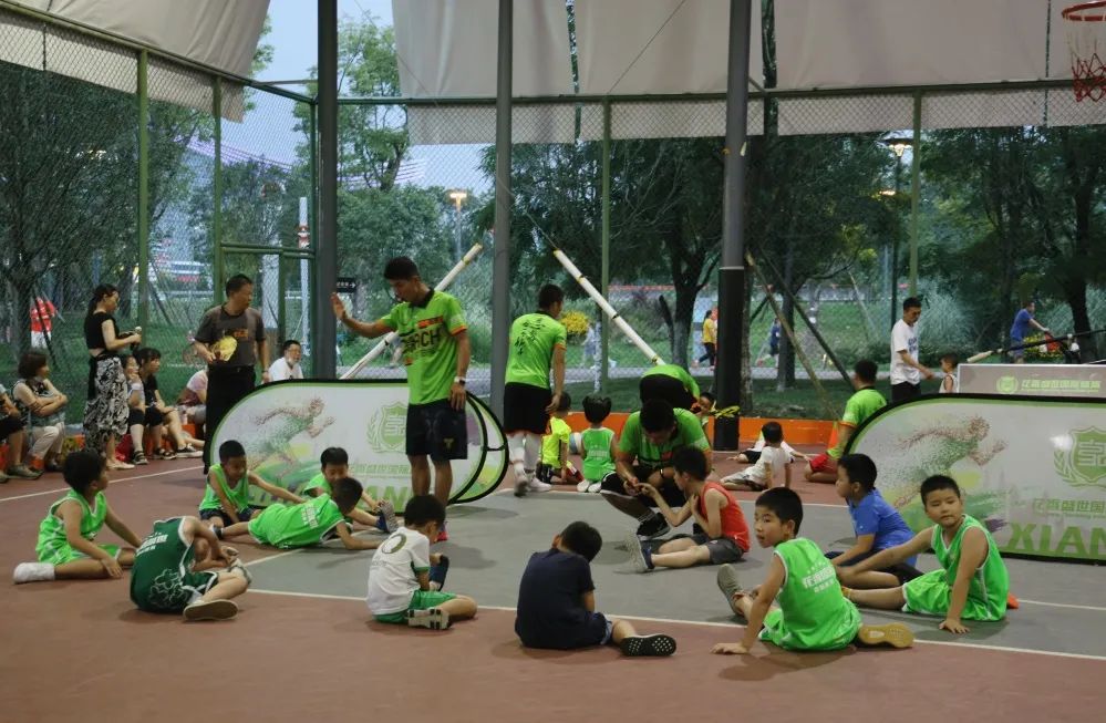 无边泳池、皮划艇湖区、室内篮球馆…原来成都高新的公园里有这么多运动空间！