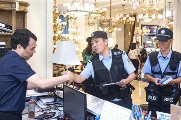 夏季治安夜警务护航夜经济,创新警务便民服务