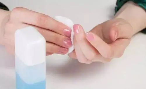 透明胶带用什么东西能处理掉,透明胶带小妙用清除死角少烦恼