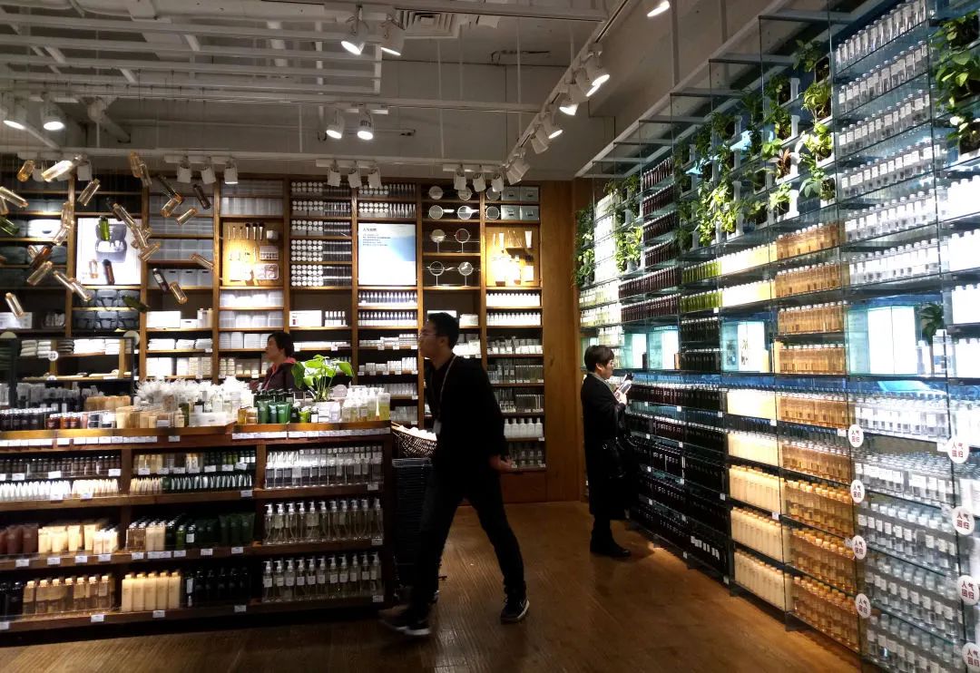 日本杂货店，入华慢慢走