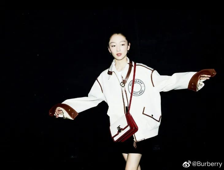 王漫妮同款包包帆布包搭配,王漫妮同款包拼接