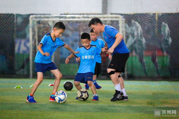 钃濈考瓒崇悆瀛︽牎,灞变笢閭瑰钩钃濈考瓒崇悆瀛︽牎