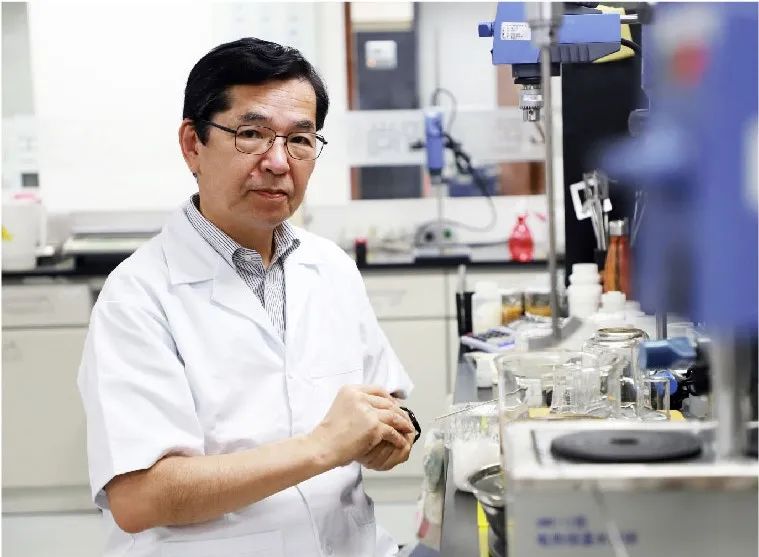 女人脖子有颈纹和年龄有关吗,一条颈纹代表二十岁