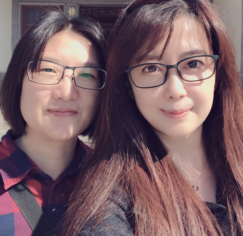 51岁孟庭苇罕见晒旧照，30年一直冻龄如少女，意外撞脸周慧敏