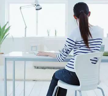 久坐易致7大健康问题,女人久坐当心患上妇科疾病