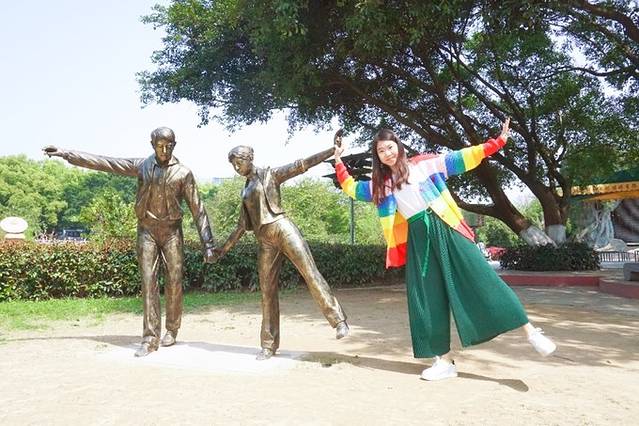 一叶轻舟过烟雨漓江全文,游览阳朔漓江诗词