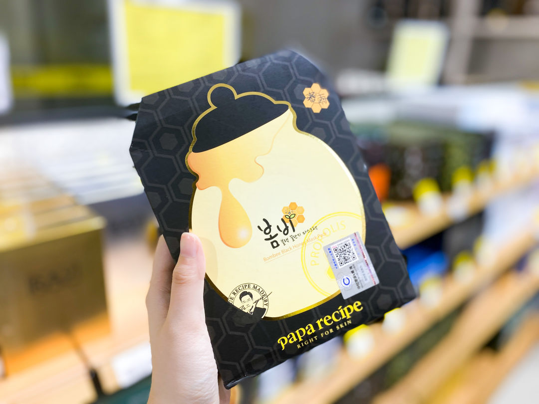 上海荟品仓阿迪达斯男款跑鞋,荟品仓城市奥莱青浦店nike