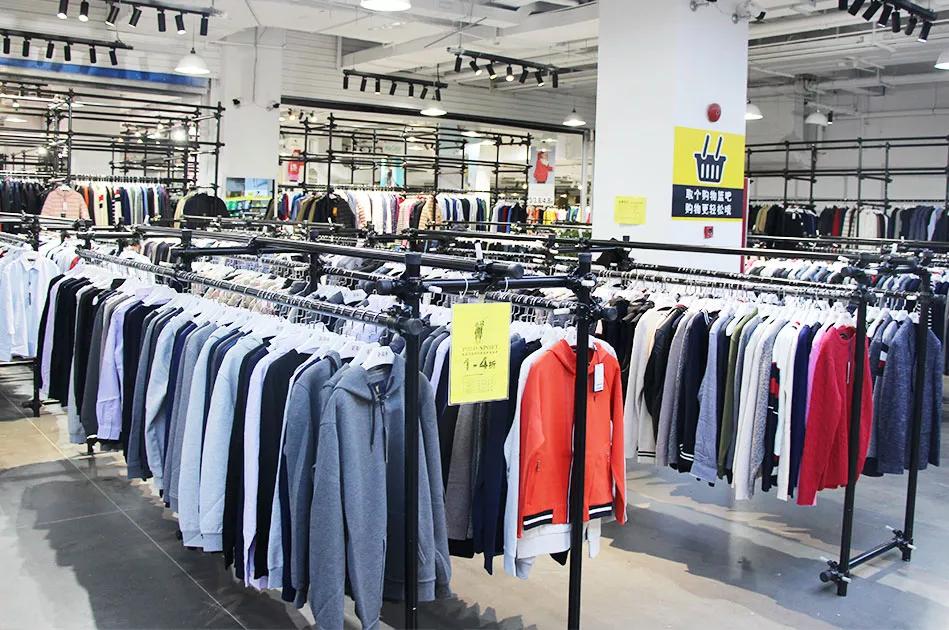 上海荟品仓阿迪达斯男款跑鞋,荟品仓城市奥莱青浦店nike