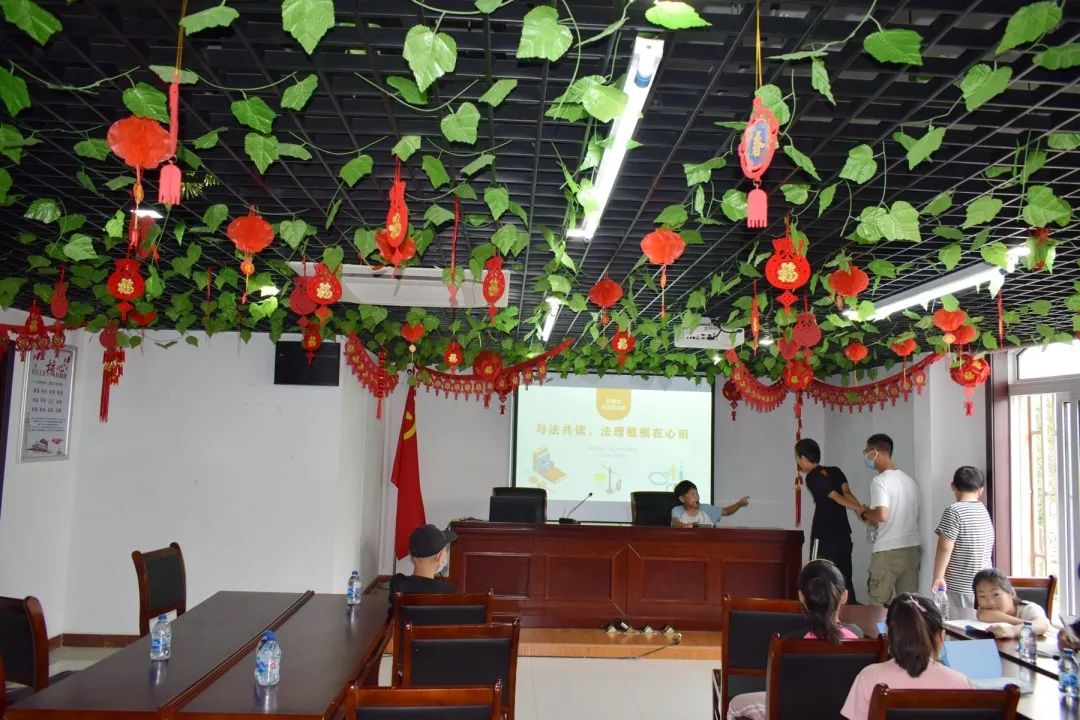 青少年暑假法制教育新闻报道,法制教育宣传周活动画画