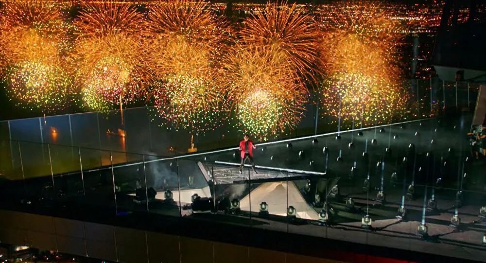 讲真的｜Gaga连换9套装备，贝拉和盆栽哥VMA“重聚”