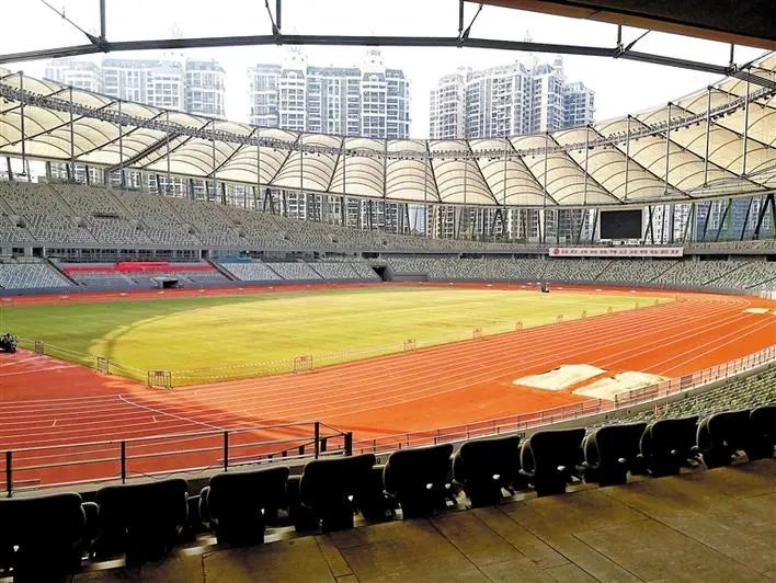 宝安体育场跑道是免费开放的吗,宝安体育馆今天对外开放吗