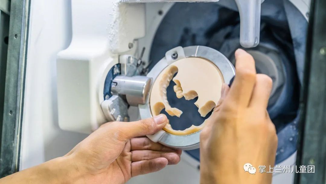 这个周末一起去看电影怎么样,这个周末要一起去游乐园吗