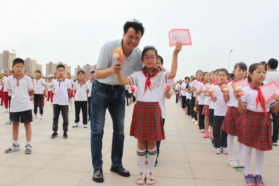 青岛红领巾争章活动内容怎么写,开展红领巾奖章争章活动总结