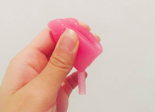 月亮杯卡*体下**3天！19岁妹挖不出　医生内诊一夹见染血实体吓到