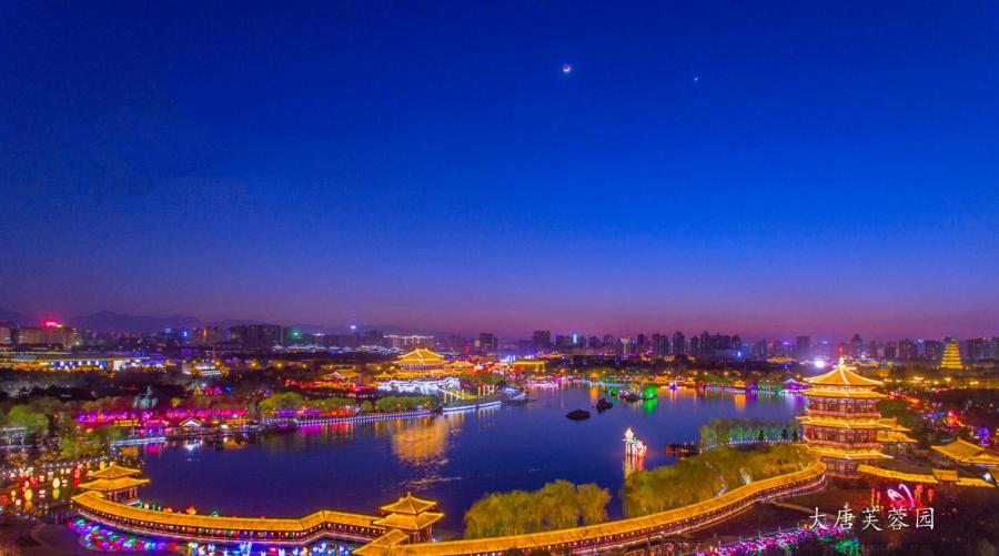 越夜越嗨丨顶级夜跑景区，给你成本最低的人鱼线！