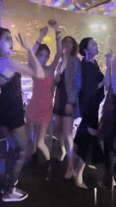 无帽卫衣虞书欣,虞书欣的衣服到底有多少钱