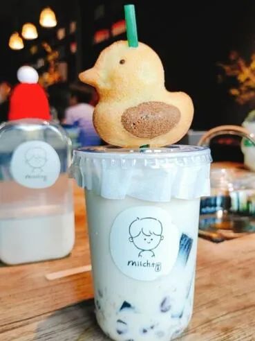 入秋第一杯52块钱的奶茶,奶茶刷爆朋友圈的秋天的第一杯