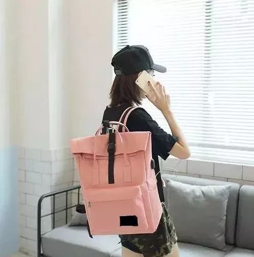 谁背火了三条杠包包,谁背了最新款的名牌包包