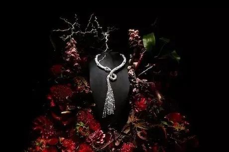 他是日本著名“花花公子”，拈花惹草只为极致的美