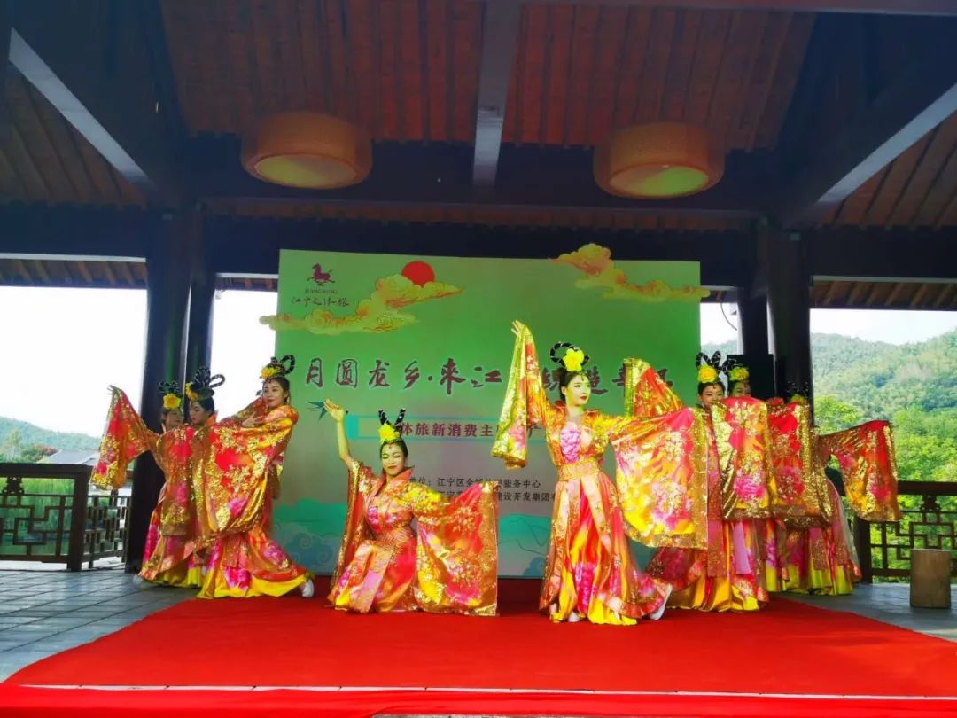 存款超200万家庭,八天突破100万粉丝