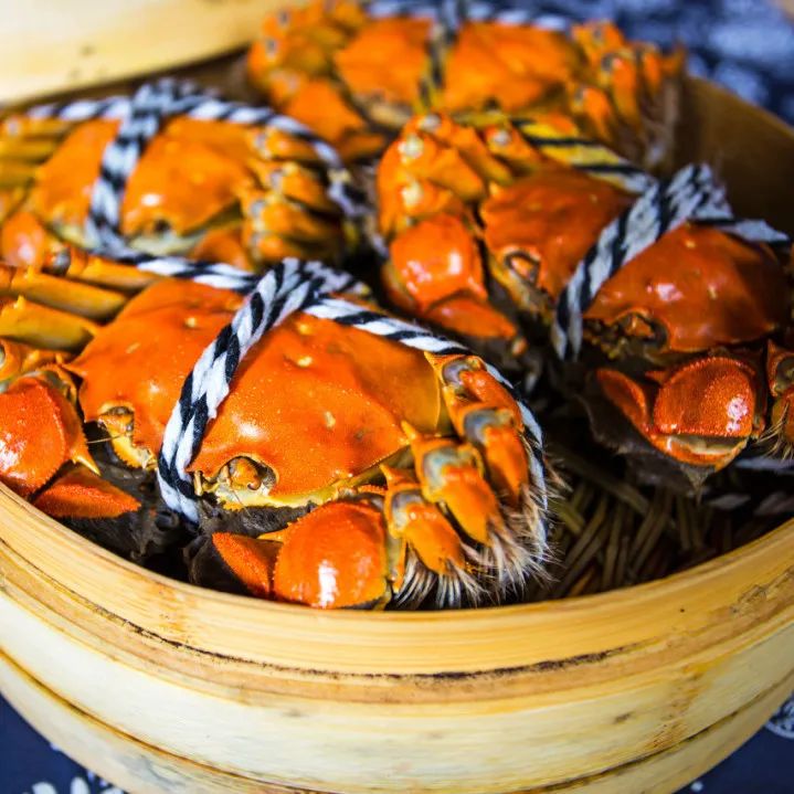 小心被没收！大闸蟹、白酒能带上高铁吗？火车*禁品违**清单来了