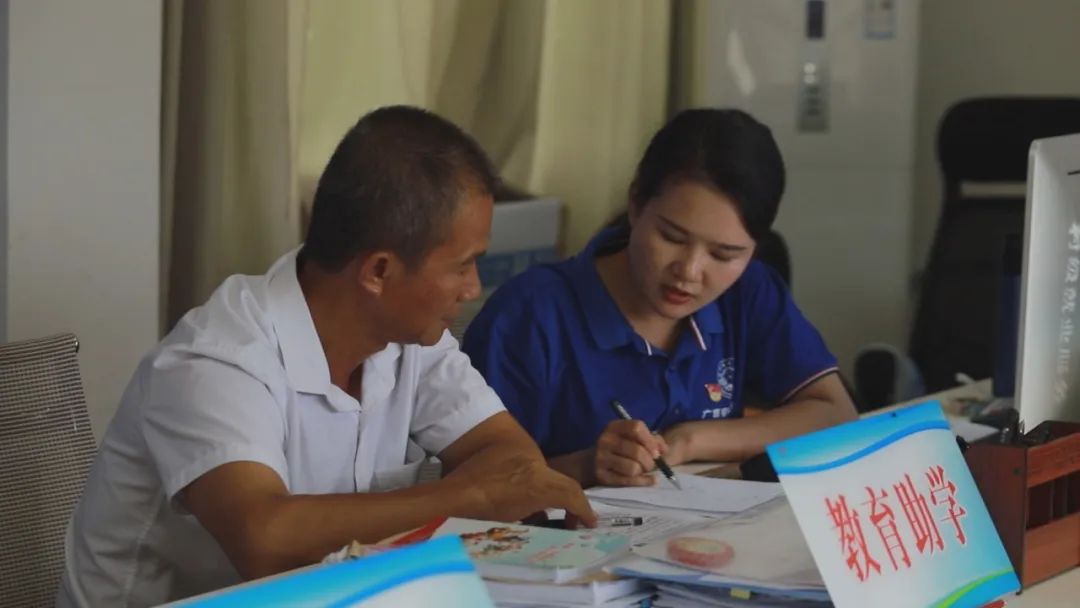 从退役女兵到企业老总,再到村*党**总支部书记,她如何开始新的征程?