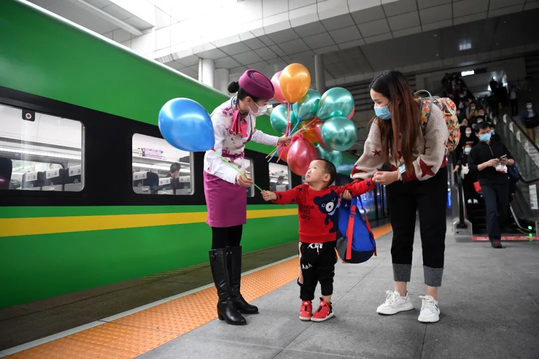 成都到西宁绿巨人,成都到西宁绿巨人动车