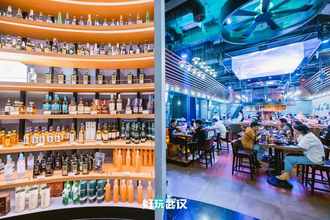 在光谷，我花了10个小时，喝了全世界的啤酒